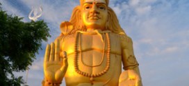 Goldene Lord Shiva Statue mit seinen Lingam am Koneswaram Tempel in Trincomalee