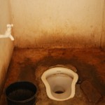 Toilette vor einer Touristenattraktion in Sri Lanka