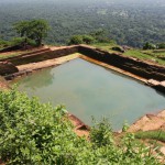 Ein Wasserbecken auf dem Sigiriya-Felsen